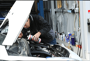 作業を行うのは国家資格整備士の資格を持ったスタッフ