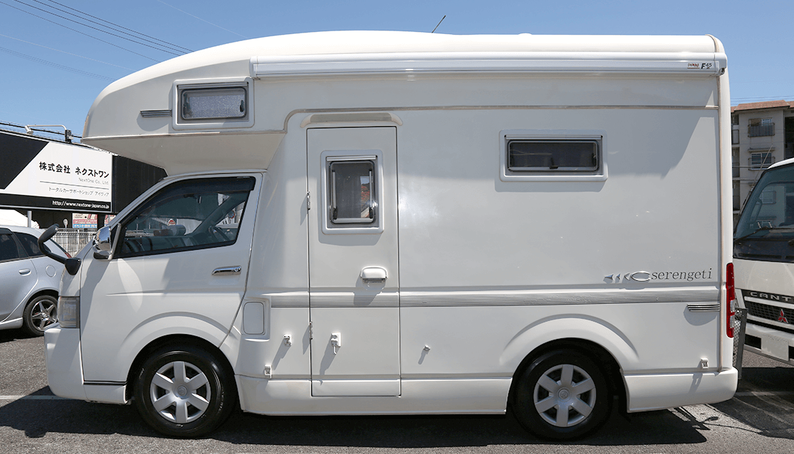 キャンピングカー画像1