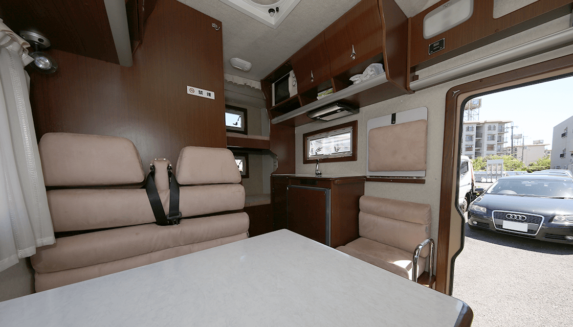 キャンピングカー画像8