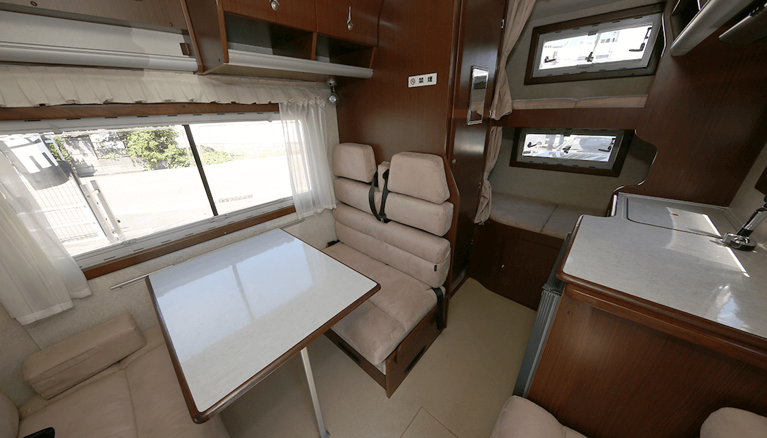 キャンピングカー画像9