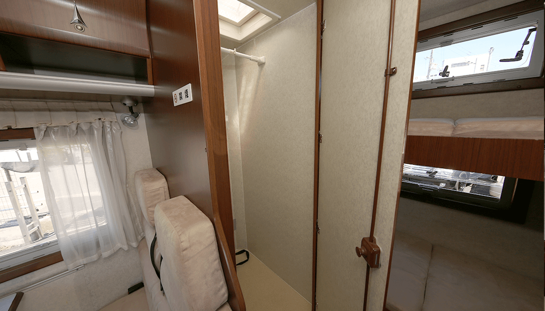 キャンピングカー画像10