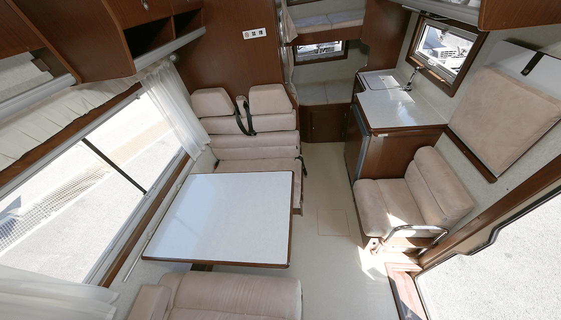 キャンピングカー画像13