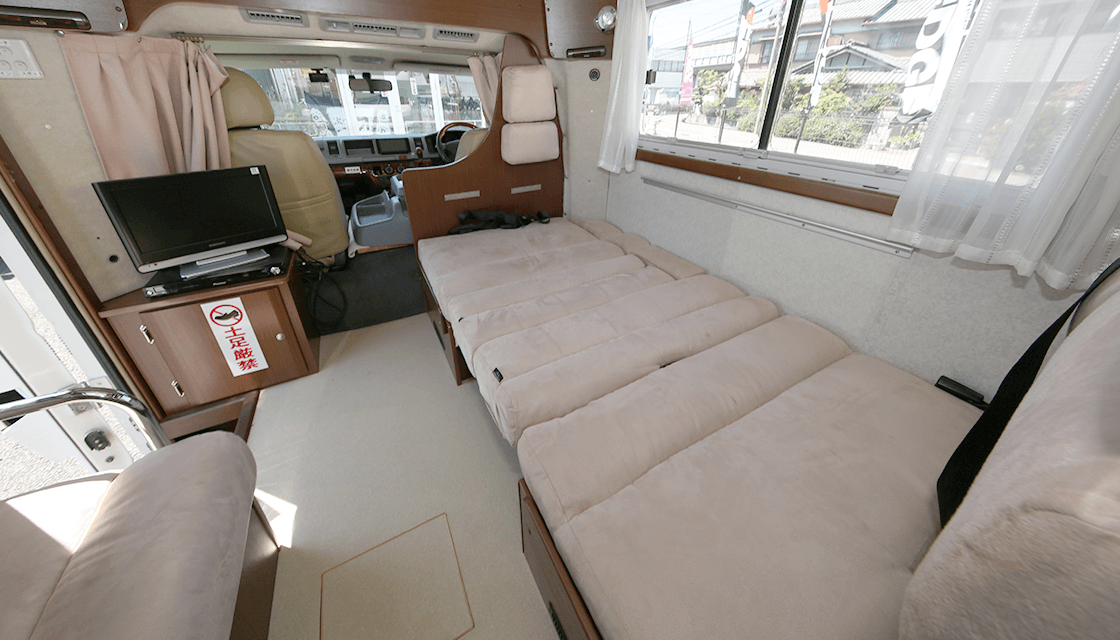 キャンピングカー画像16
