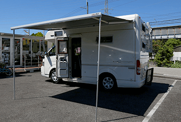 強い日差しや雨をしのげるテント